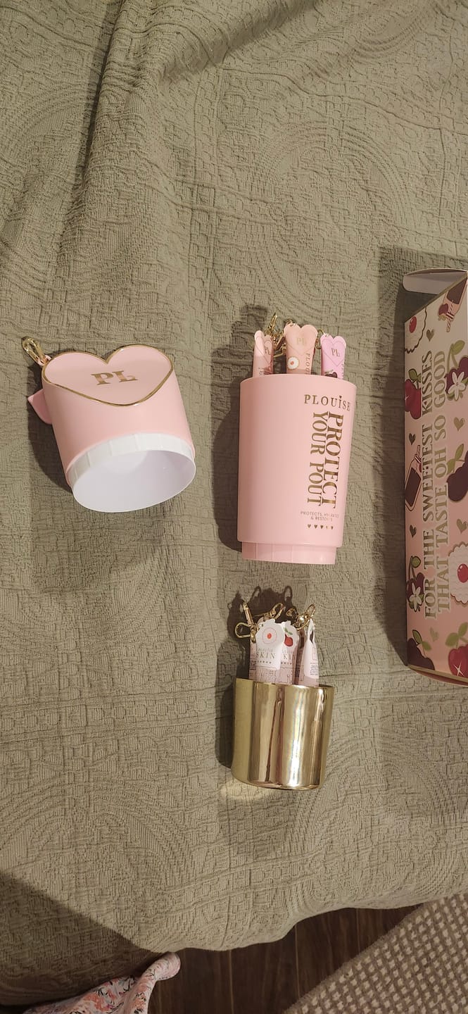 Customer photo review of Protect Your Pout Lip Conditioner XL Gift Set