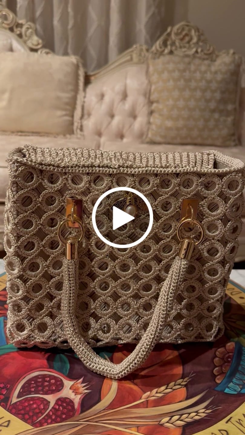 Customer video review of CrochetPark™ Garden Bee Crochet Bag Kit