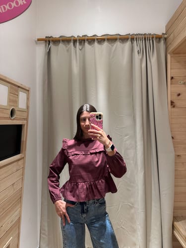 Customer photo review of Blusa Vuelos Frontales Burgundy