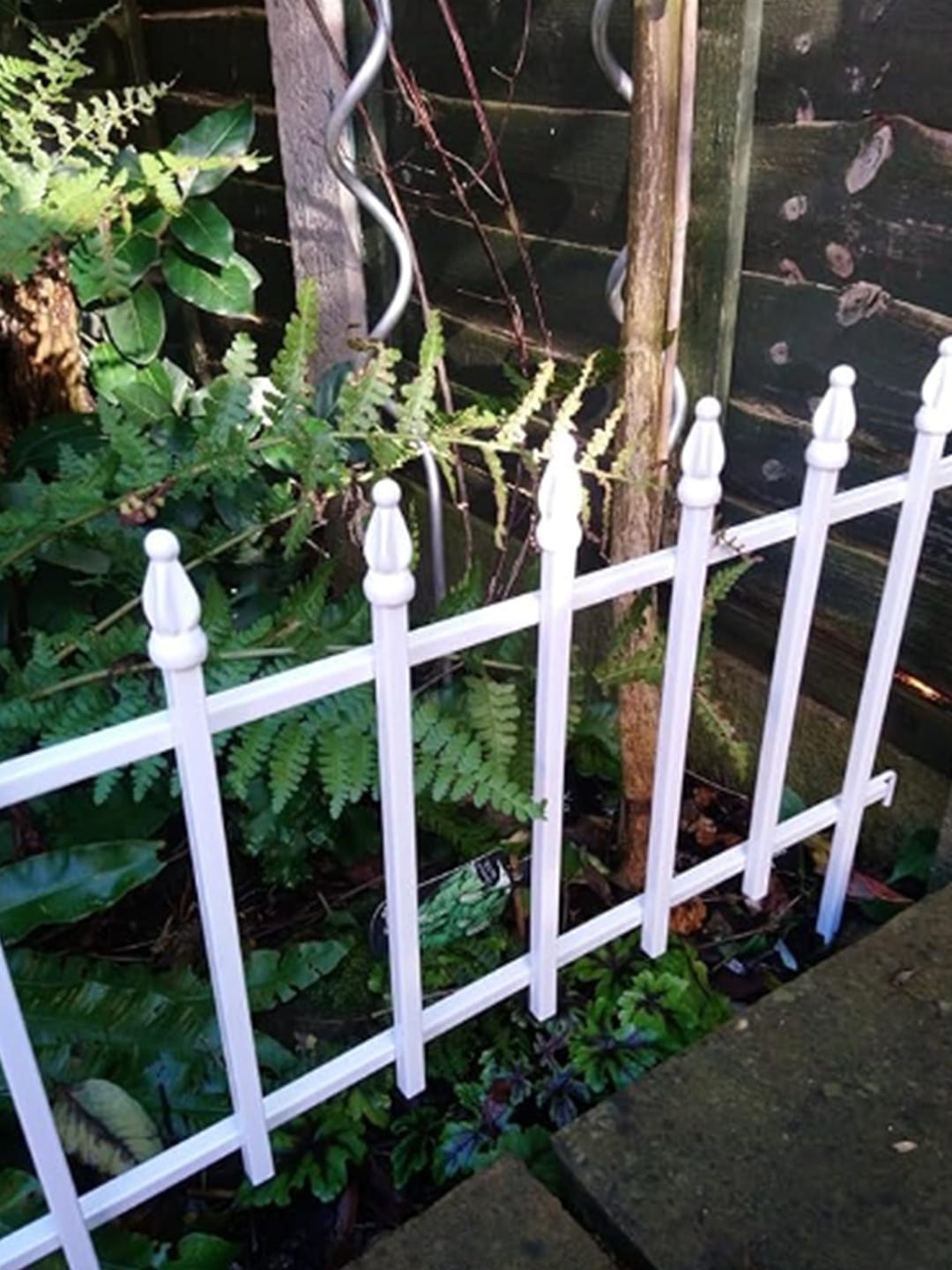 Customer photo review of Metal Garden Fence 60×60cm, 5 Panels (3m), No-Dig Dog & Flower Bed Fence