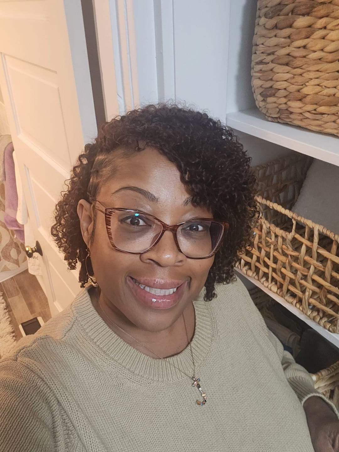 Customer photo review of #T1B/4 Medium Brown Multi-Textured Kinky Curly Human Crochet Hair with Dark Roots