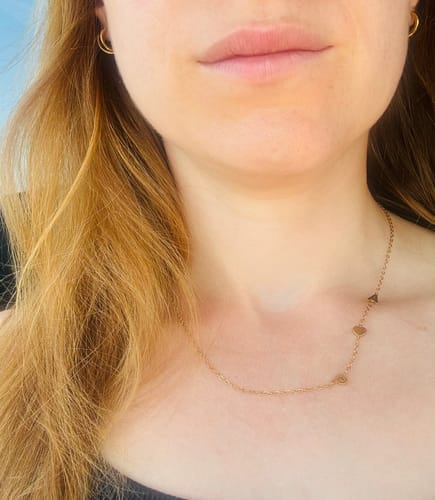 Customer photo review of Egyedi, oldalirányú, monogramos nyaklánc
