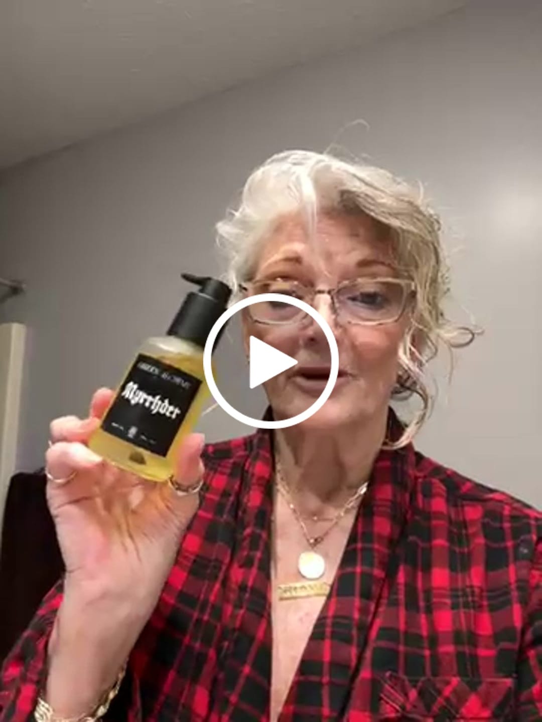 Customer video review of MYRRHDER body oil