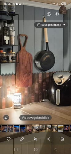 Kundens Rosie lang hexagon selvklebende veggfliser installert i en enkelt rad på kjøkkenet.