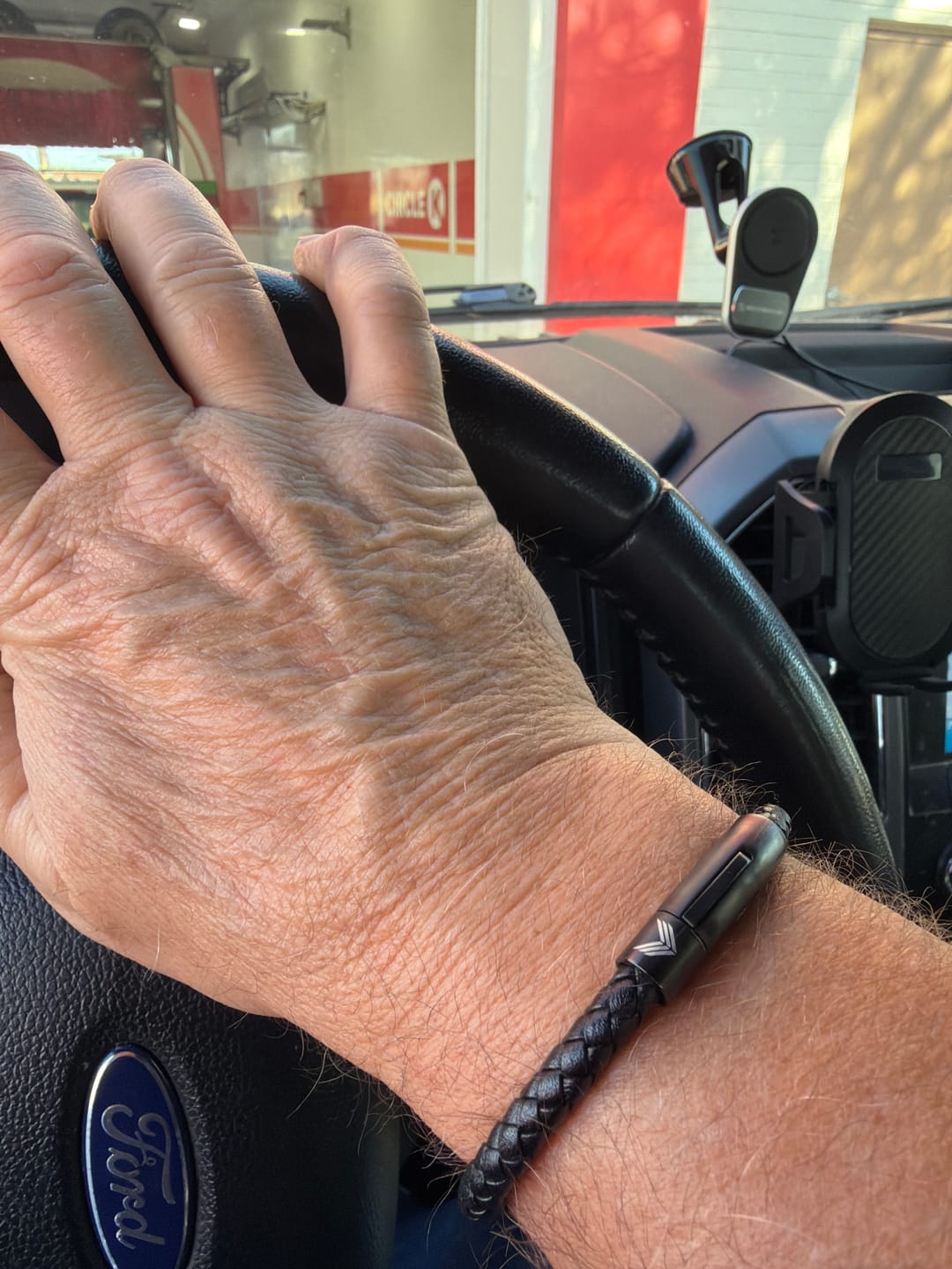 Customer photo review of Vertig Leather Bracelet Black