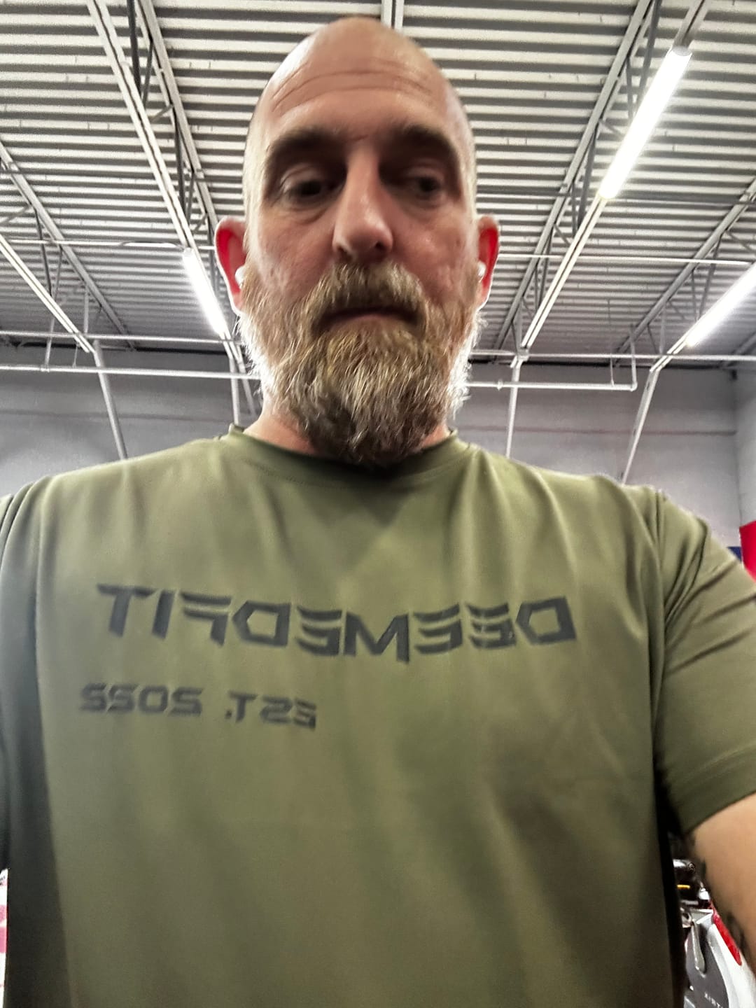 Customer photo review of Men’s Gym Tee “Compellence” -Olive