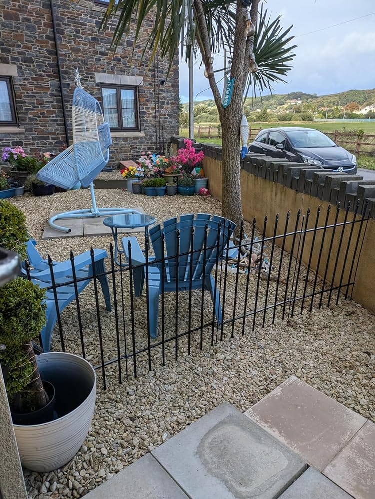 Customer photo review of Metal Garden Fence 60×60cm, 5 Panels (3m), No-Dig Dog & Flower Bed Fence
