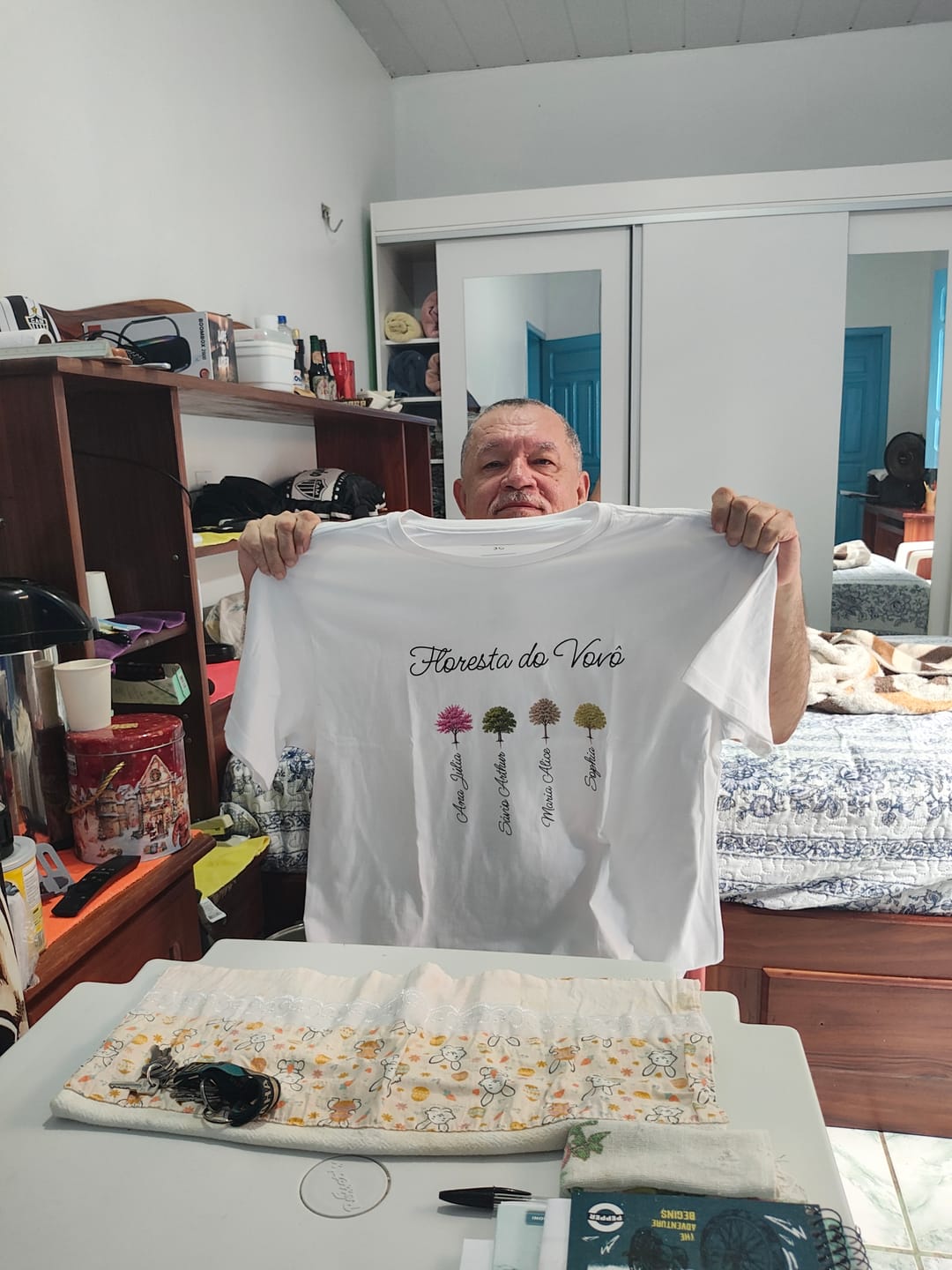 Customer photo review of Camiseta Personalizada FLORESTA DO VOVÔ - ATÉ 13 ÁRVORES - BRANCA - Algodão 100%