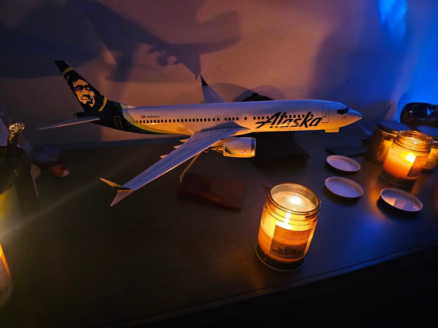 Customer photo review of Boeing 737 MAX Alaska Airlines Model - LED Lights - 1:85 Scale - 18.5"/47cm