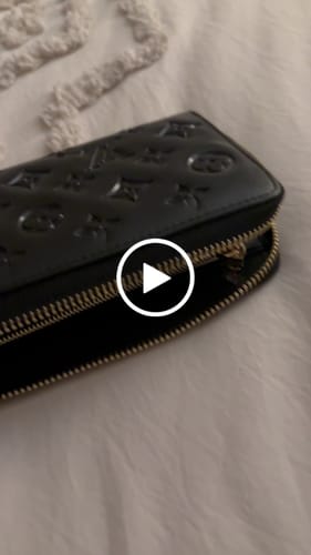 Customer video review of ZIPPY WALLET 19 BLACK EMBOSSED LAMBSKIN