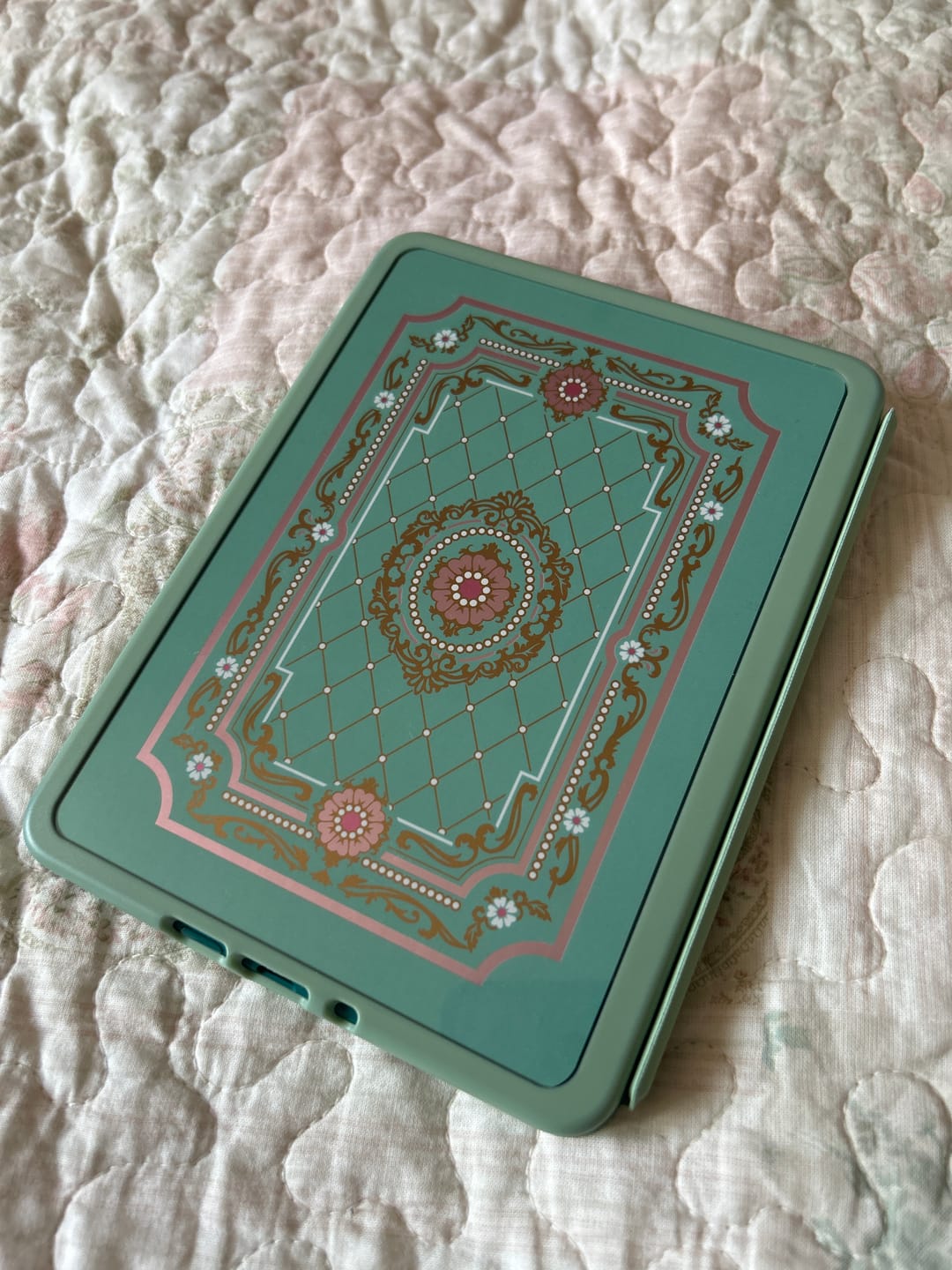 Customer photo review of Antoinette eReader Sticker Insert