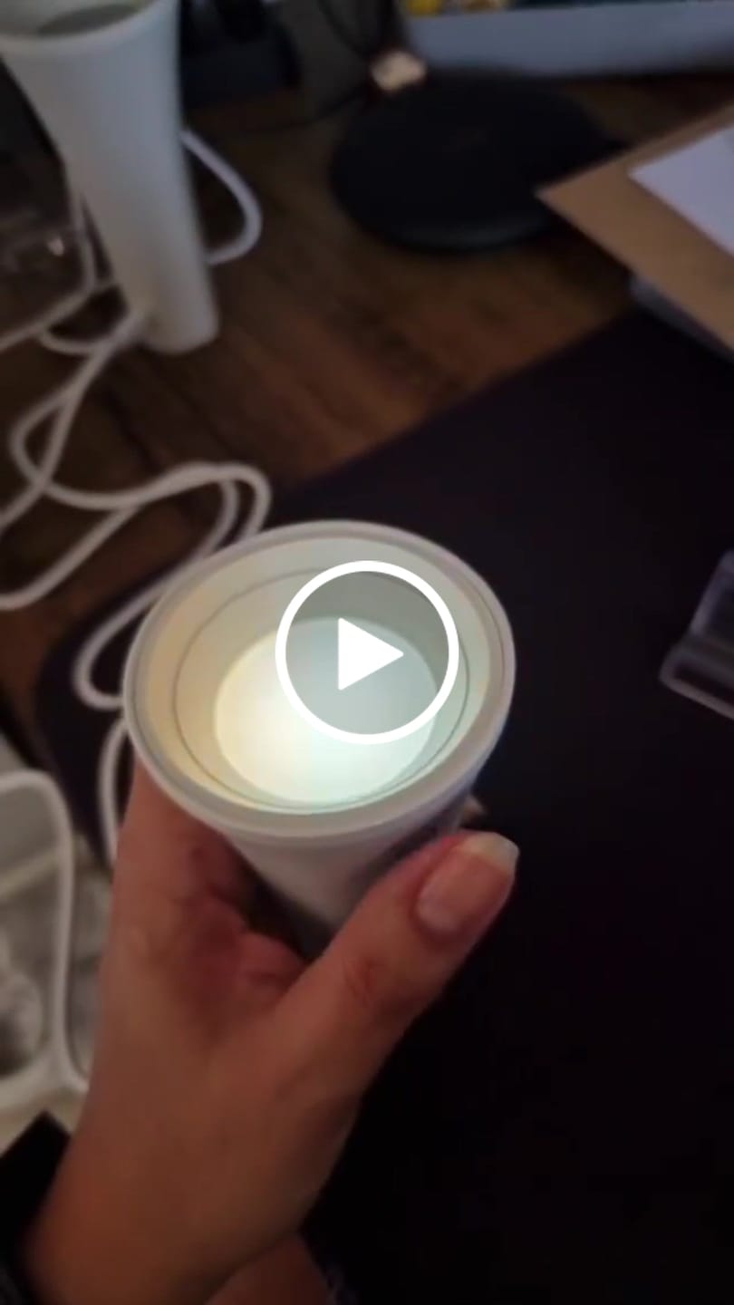 Customer video review of Luminária de Mesa 4 em 1 Led Ajustável 360°