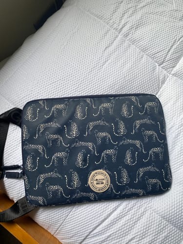 Reseña con foto de un cliente sobre Funda Notebook Tigres