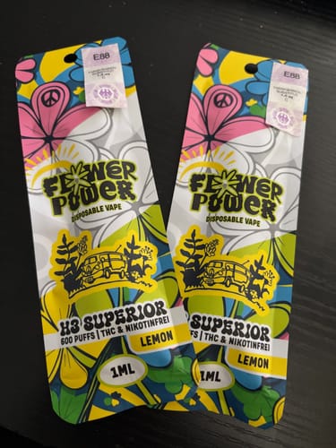Customer photo review of 🍋Flower Power Vape Lemon Superior Blend