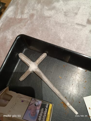 Customer shows a large, cross-shaped joint made with Gary Payton THCA in a rolling tray.