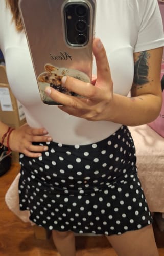 Customer photo review of FALDA SHORT VICTORIA LUNARES NEGRO