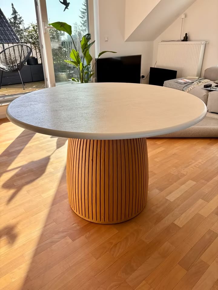 Customer photo review of Fold Yuvarlak Beyaz Mermer Tablalı Ahşap Yemek Masası Meşe