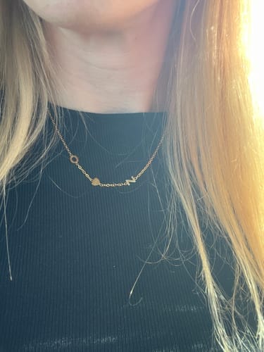 Customer photo review of Egyedi, oldalirányú, monogramos nyaklánc