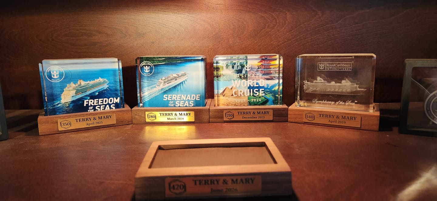 Customer photo review of Cruise Milestone crystal block base