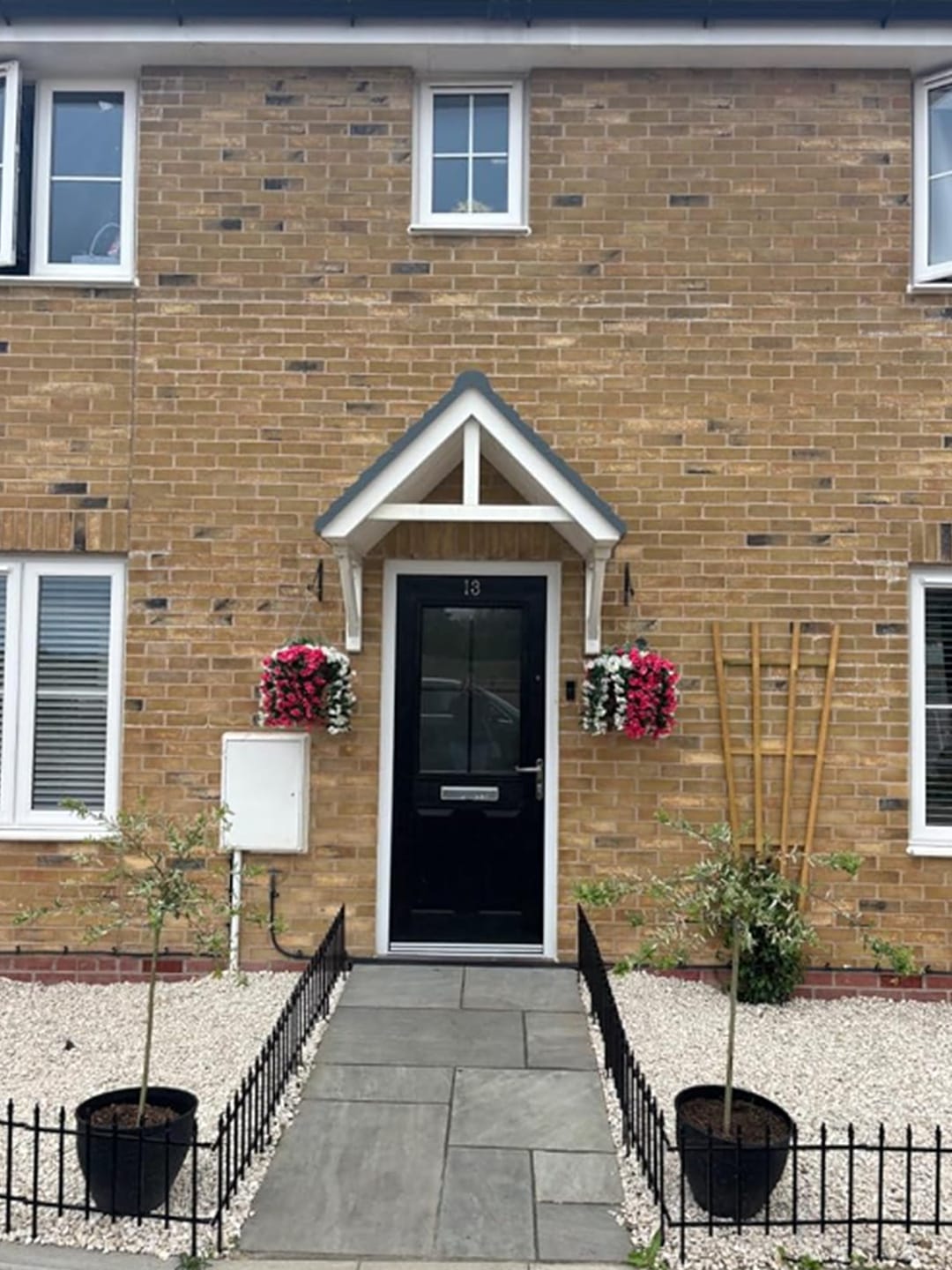 Customer photo review of Metal Garden Fence 60×60cm, 5 Panels (3m), No-Dig Dog & Flower Bed Fence