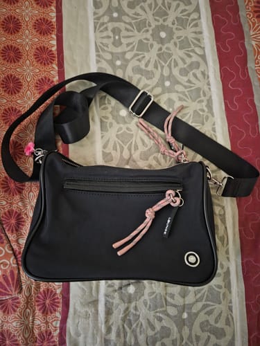 Reseña con foto de un cliente sobre Cartera Bandolera Icónica Ready To Go