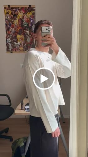 Customer video review of Longsleeve Cropped Blanks 220GSM Off White