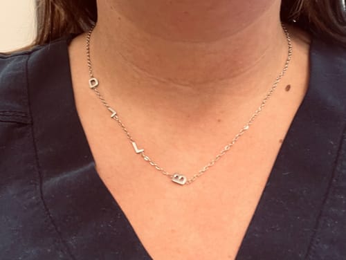 Customer photo review of Egyedi, oldalirányú, monogramos nyaklánc