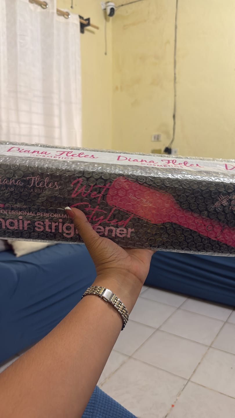 Customer photo review of Plancha 2 en 1 Diana Fletes Para Cabello Húmedo y Seco.