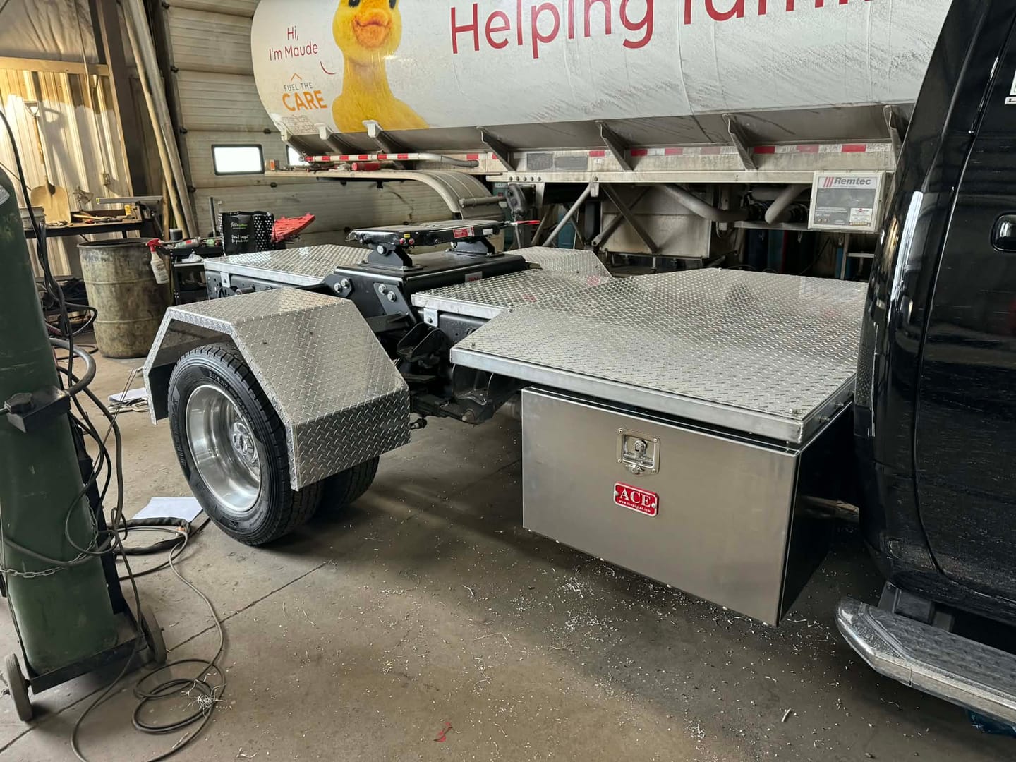 Customer photo review of Tulga T10 Fifth Wheel Hitch 36k For Pick Up Trucks