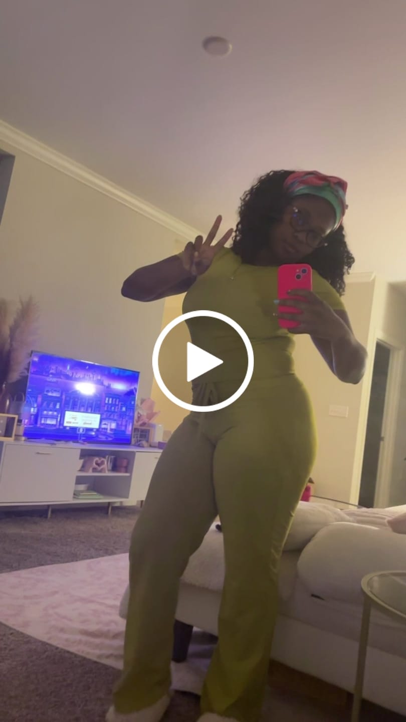 Customer video review of EVERYDAY PANT