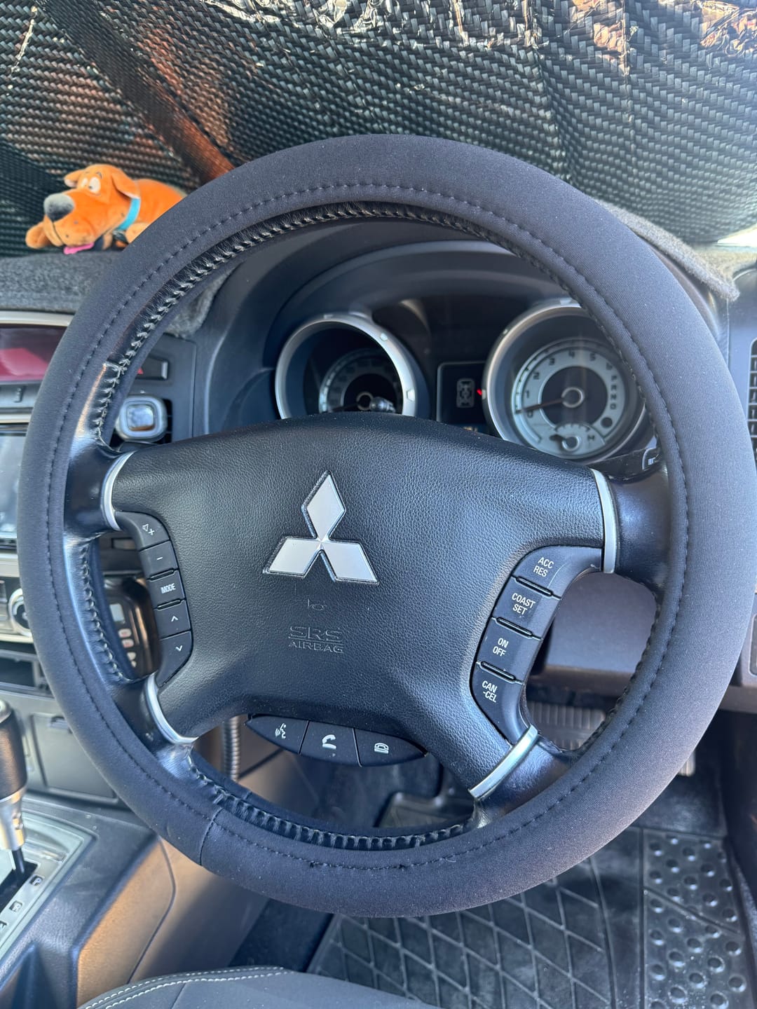 Customer photo review of Sharkskin Universal Steering Wheel Cover