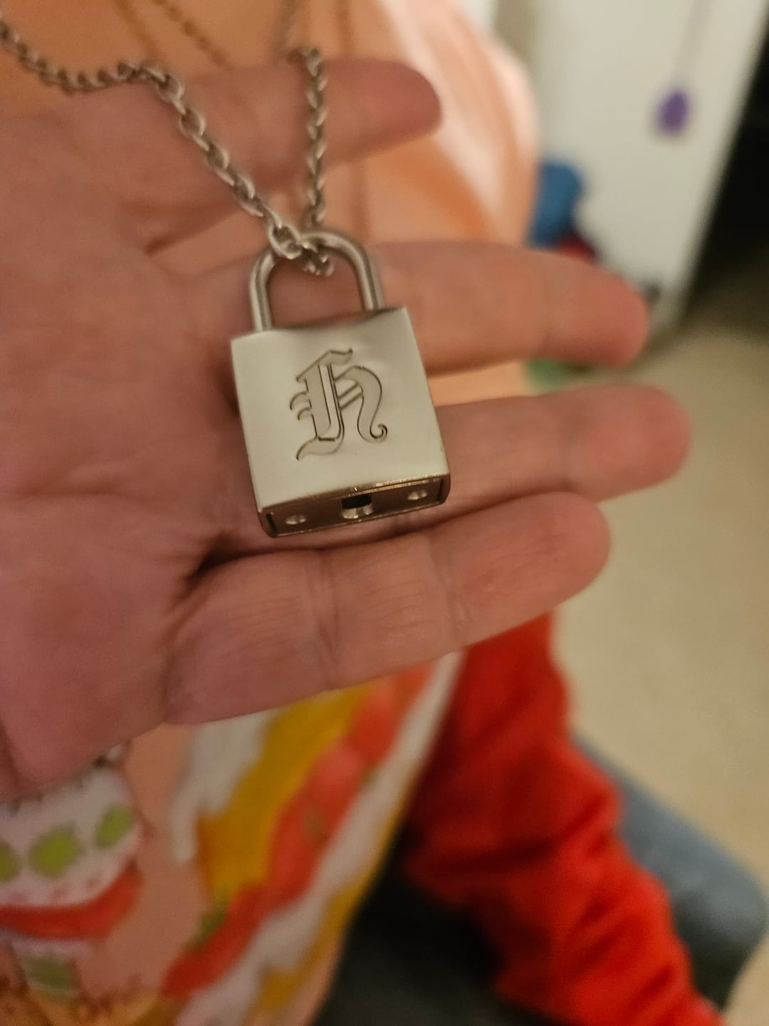 Customer photo review of SKZ Dominate: celebrATE Hyunjin Necklace