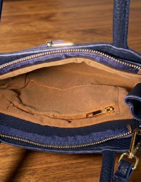 Customer photo review of ÈCLA Classic 24 – Hakiki Süet Deri Çanta - Lacivert