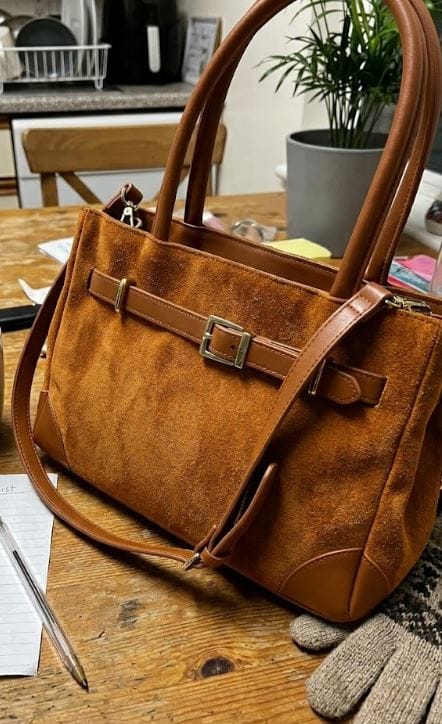Customer photo review of ÈCLA Classic 24 – Hakiki Süet Deri Çanta - Taba