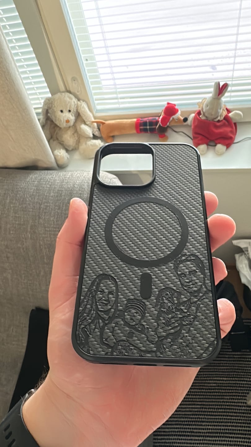 Customer photo review of KARB - Puhelimen kuoret hiilikuitu-lookilla