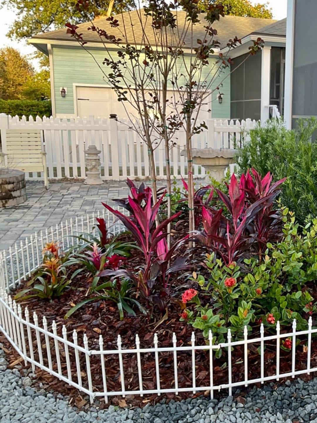 Customer photo review of Metal Garden Fence 60×60cm, 5 Panels (3m), No-Dig Dog & Flower Bed Fence