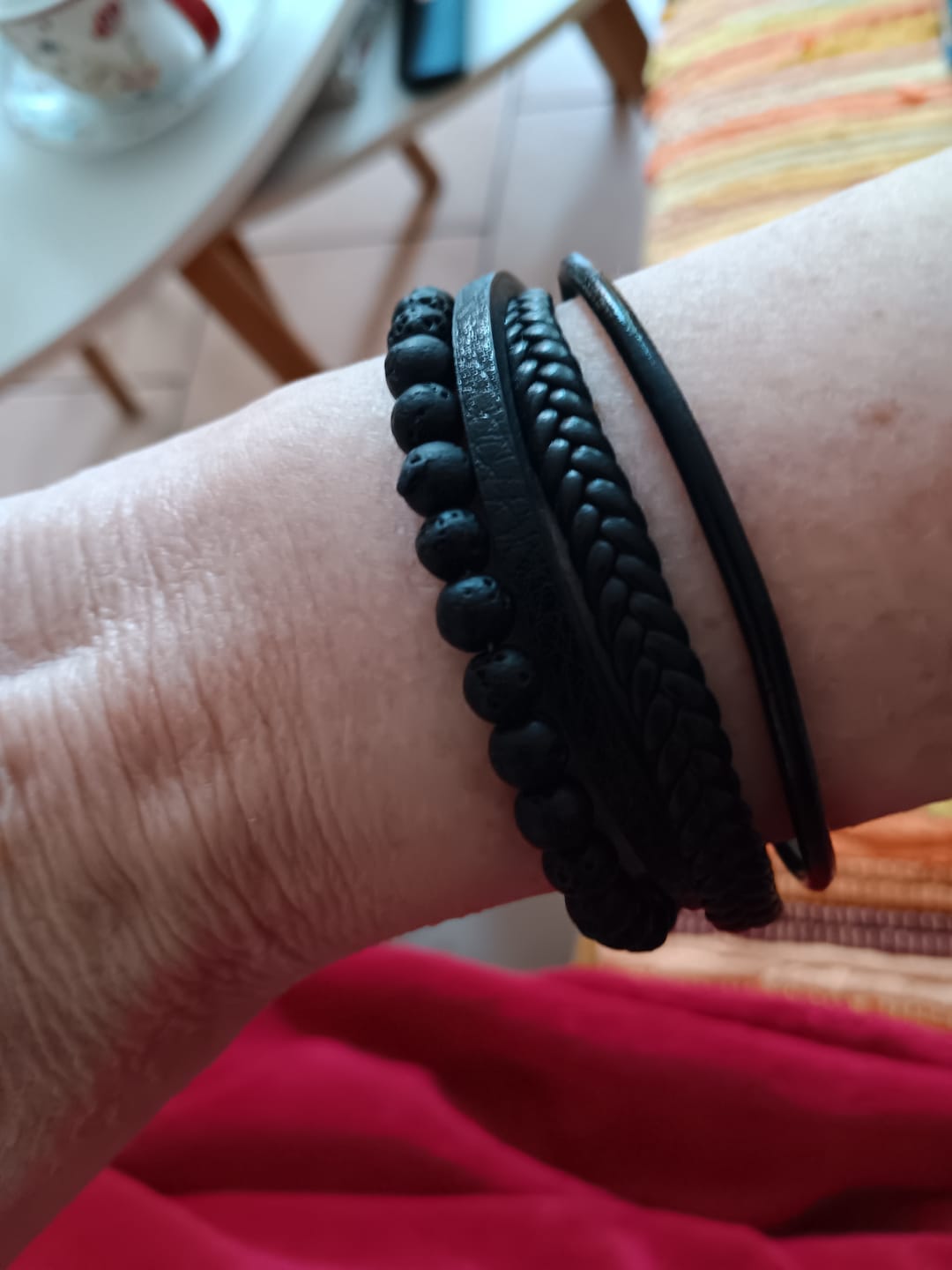 Customer photo review of Buddha Stones, natürliches Lavagestein, schwarzes Onyx-Perlen-Lederarmband