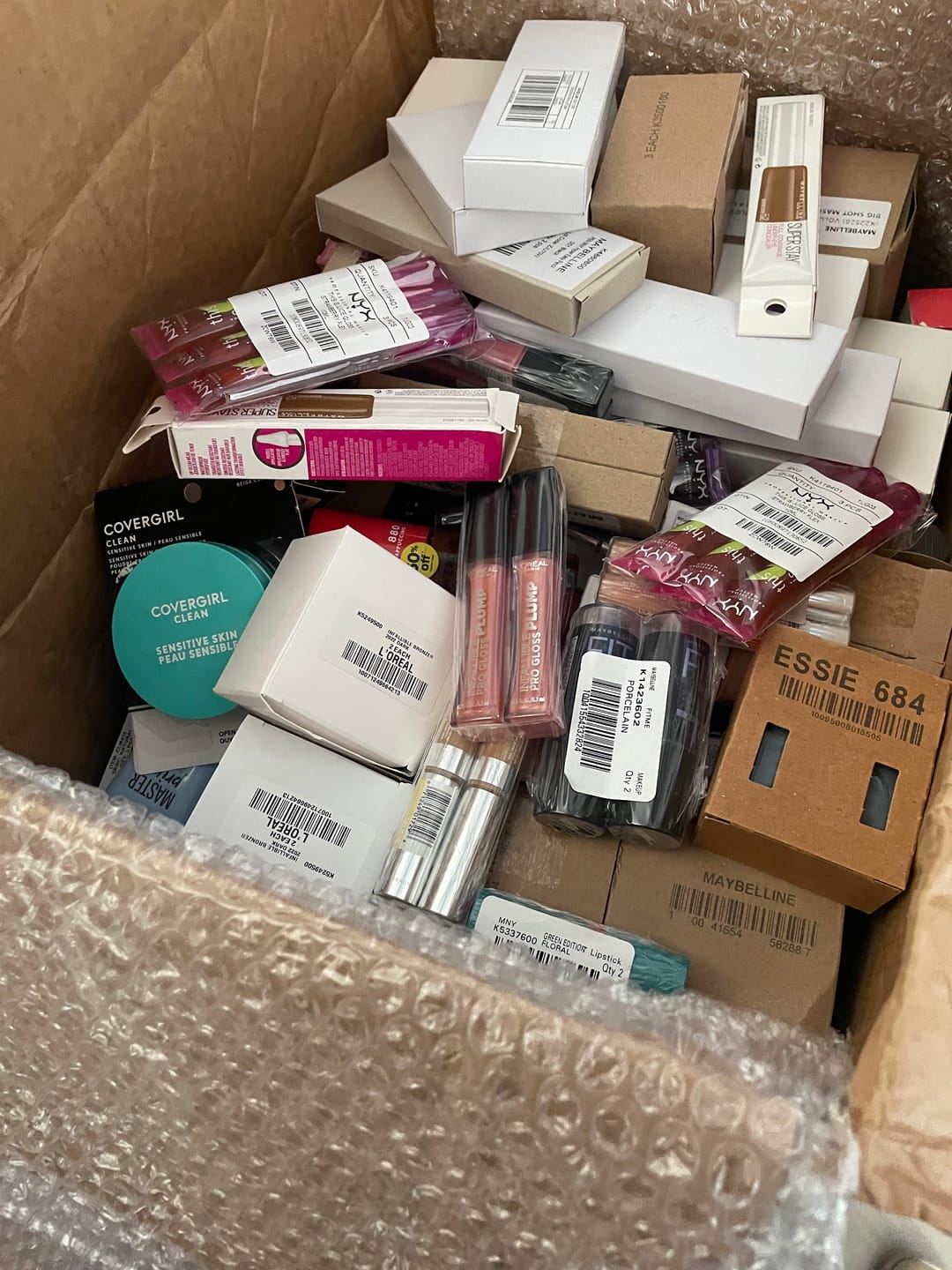 Customer photo review of Caja Surtida Loreal - Maybelline - NYX - Liquidación 158 Unidades (LMYX)