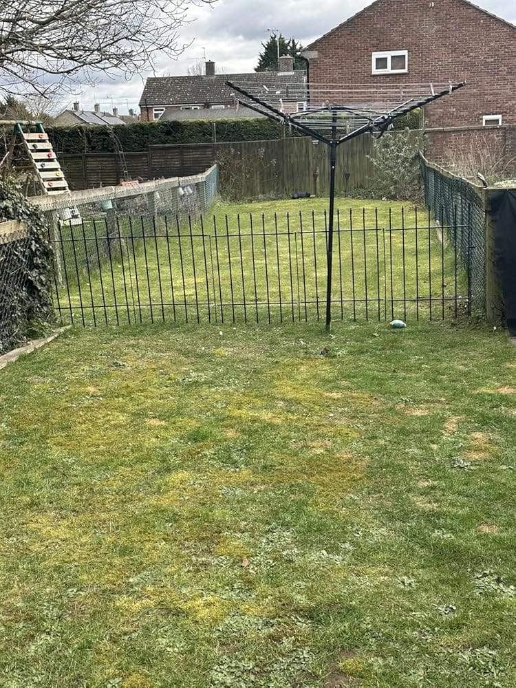 Customer photo review of Metal Garden Fence 60×60cm, 5 Panels (3m), No-Dig Dog & Flower Bed Fence