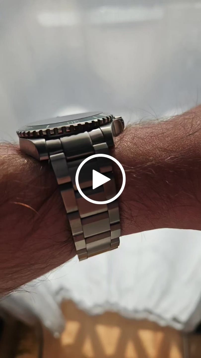 Customer video review of SEATURTLE.OCEAN(TITANIUM) - Automatic Titanium Diver Watch | Turtle Green/Ti-bracelet