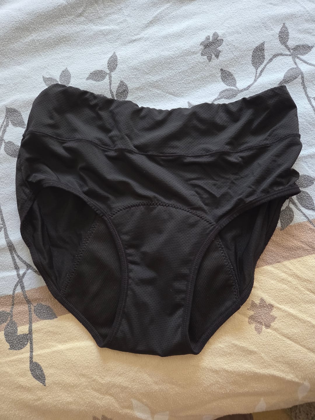 Customer photo review of Culotte Menstruelle Respirante Céleste