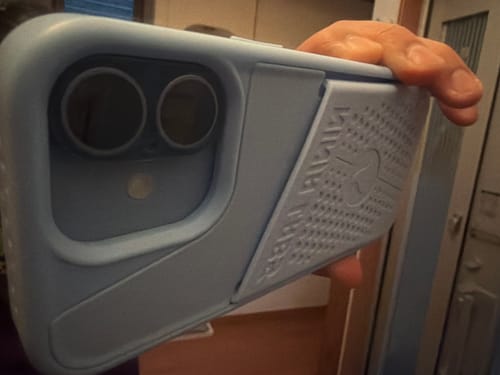 Customer photo review of iPhone 17