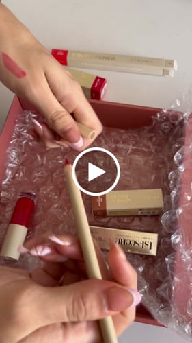 Customer video review of LÁPIZ DELINEADOR COLOR PENCIL
