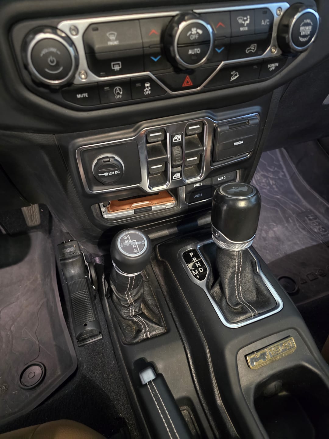 Customer photo review of UNIVERSAL ACCESSORY MOUNT FOR 2018+ JEEP WRANGLER JL &  GLADIATOR - CMM OFFROAD