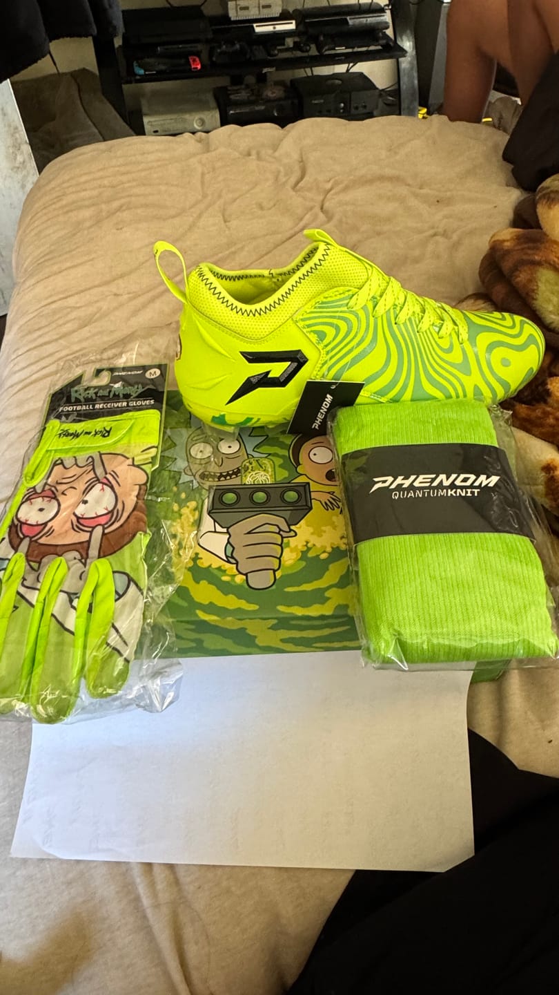Customer photo review of Phenom Elite 'Quantum Knit' Extra Long Padded Scrunch Socks - Team Colors