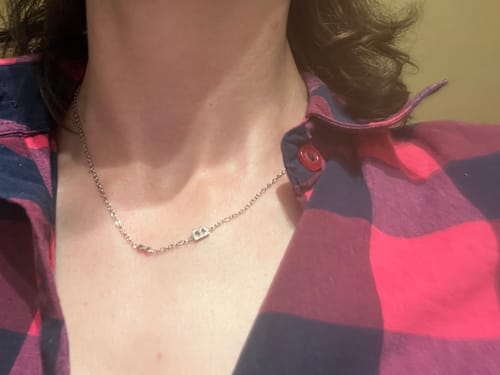 Customer photo review of Egyedi, oldalirányú, monogramos nyaklánc