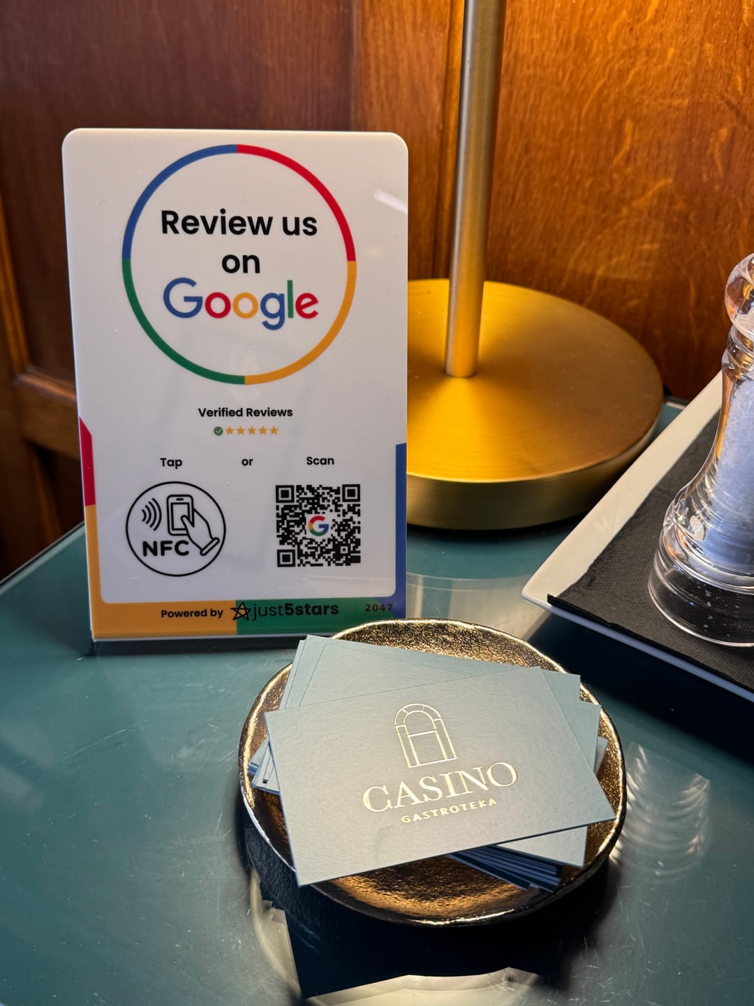 Customer photo review of Expositor Reseñas Google NFC QR
