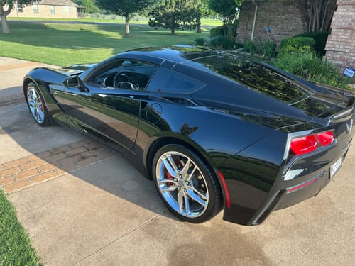 Customer's shiny black Corvette, which uses a SPOTMINDERS Tracking Card.