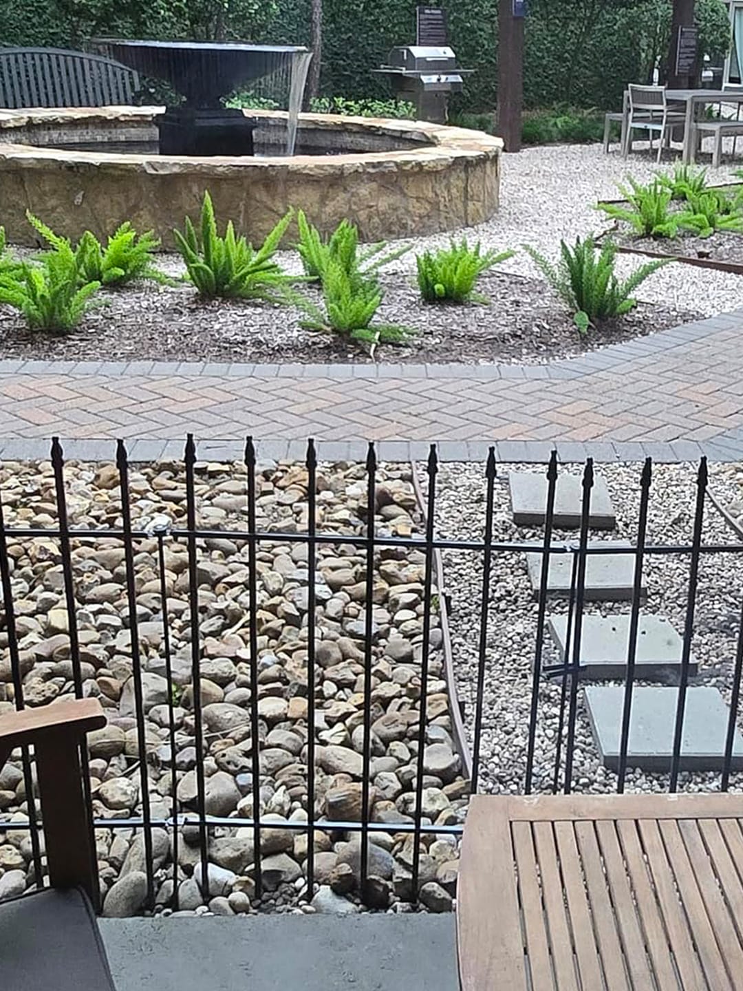 Customer photo review of Metal Garden Fence 60×60cm, 5 Panels (3m), No-Dig Dog & Flower Bed Fence