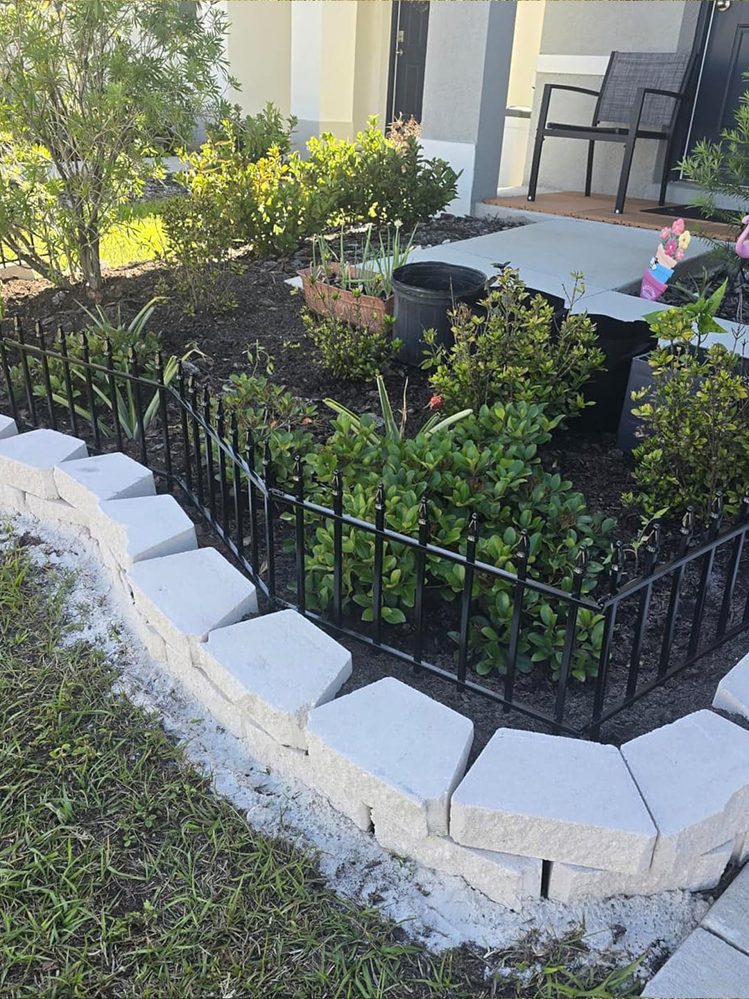 Customer photo review of Metal Garden Fence 60×60cm, 5 Panels (3m), No-Dig Dog & Flower Bed Fence